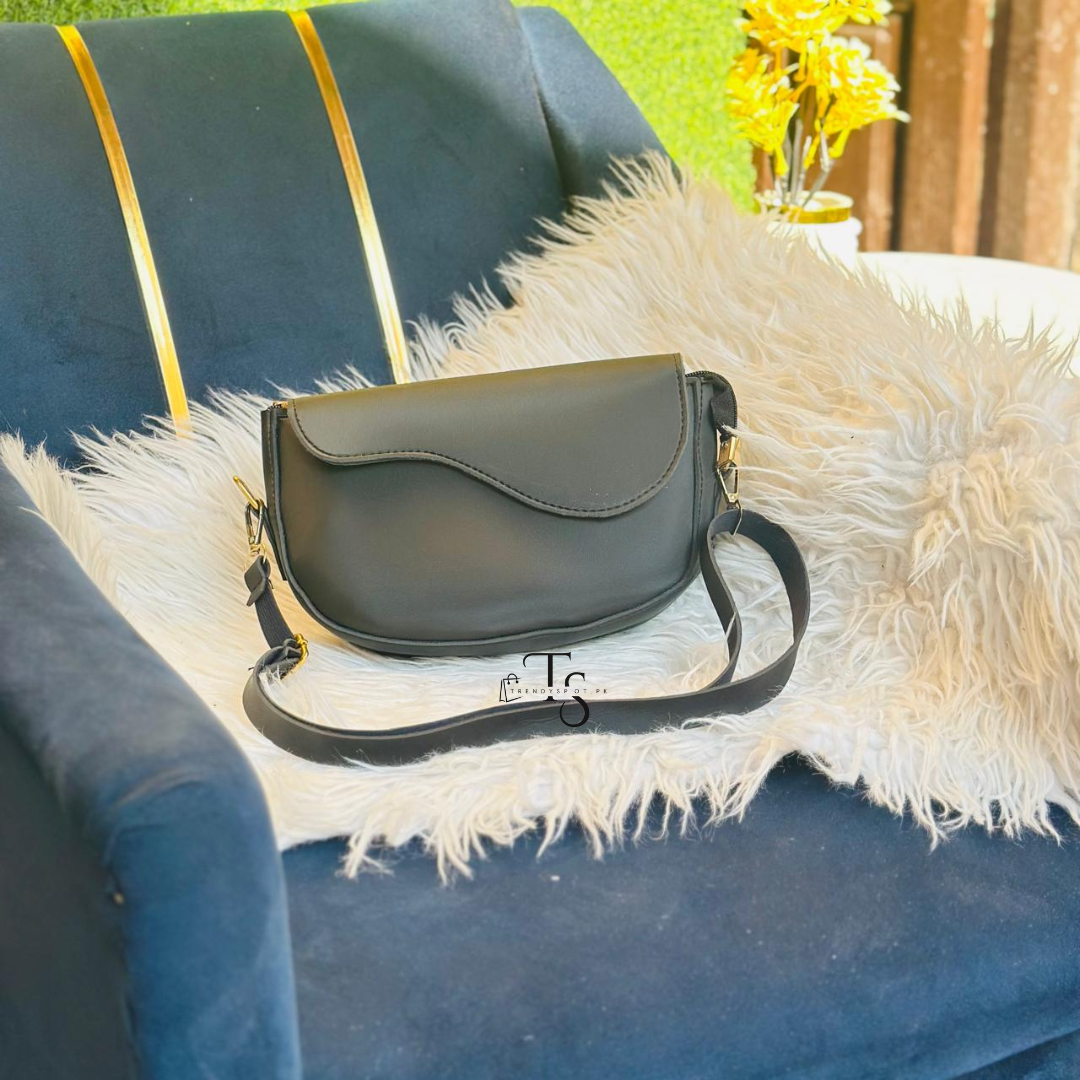 FLAP CURVE BLACK - Trendyspot.pk